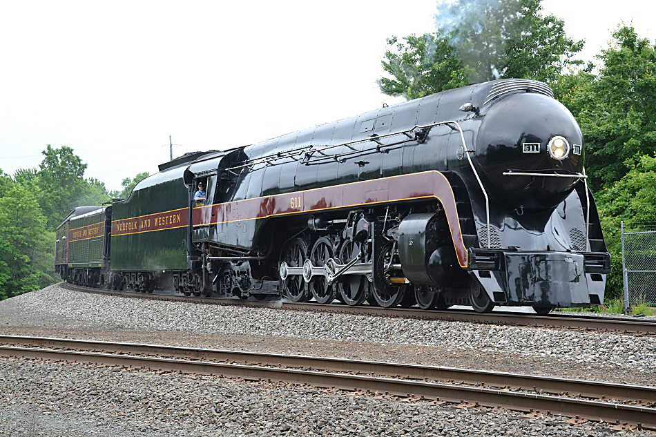 611 coming around the wye onto the B-line at Manassas