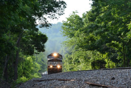 A Late NS 212 Over the Hill at Linden