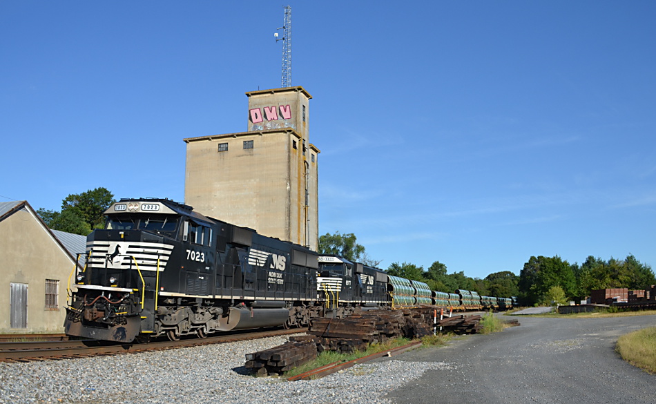 SD60E #7023 leads NS 35Q eastbound at Marshall, Va on 9/2/201