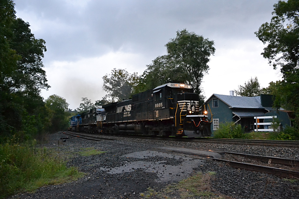 NS D9-40C #8885 leads train 203 by Linden