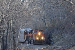 NS train 290 led by BNSF C44-9W #5492 on Linden Hill (12/10/16)