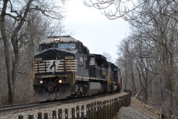 NS D8-40CW #8443 leads train 211 east near Linden, Va on 1/27/2017.