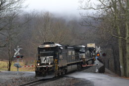 NS D9-40C #8767 leads train 211 past Linden, Va on 1/17/2017