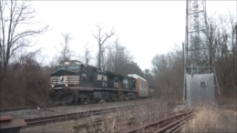 NS D9-44CW #9893 leads train 290 west over Linden Hill on 1/20/2017