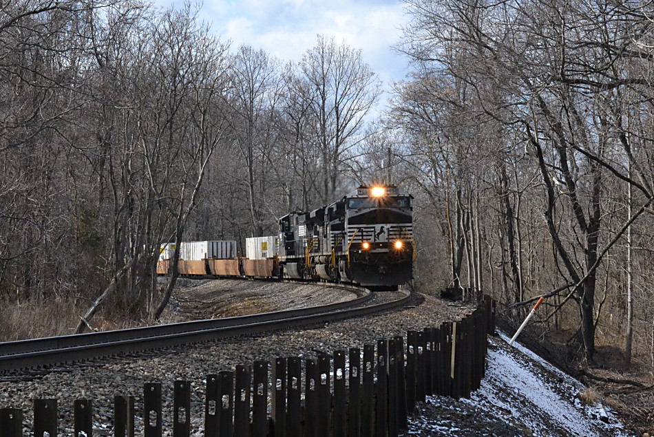 NS NS D9-44CW #9058 leads train east near Linden, Va on 1/31/2017
