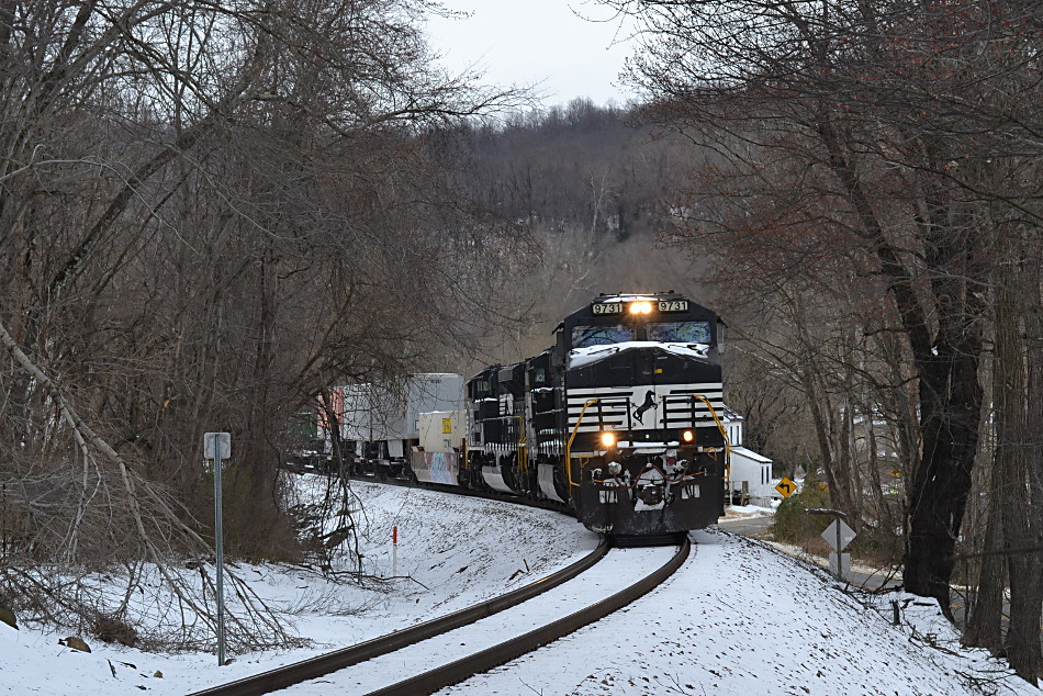 NS D9-44CWs #9731 leads a short train 211 through Markham, Va on 3/15/2017.