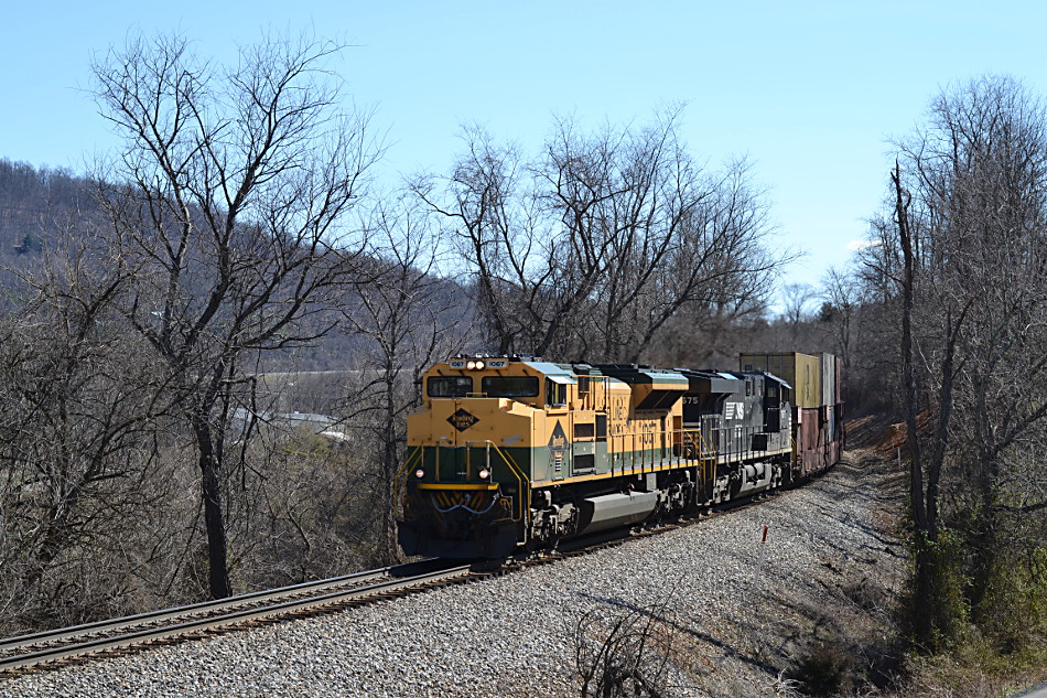 By Cody (near Linden, Va) on the B-line at 11:28p