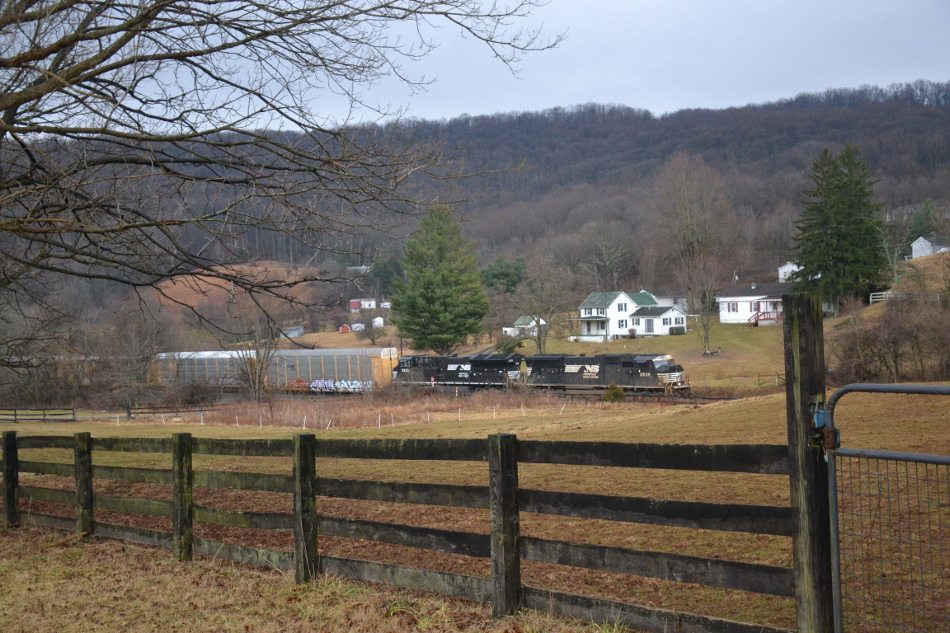 NS SD70M #2638 and NS ET44AC #3620 lead train 290 west over Linden Hill in Virginia on 1/28/2018.