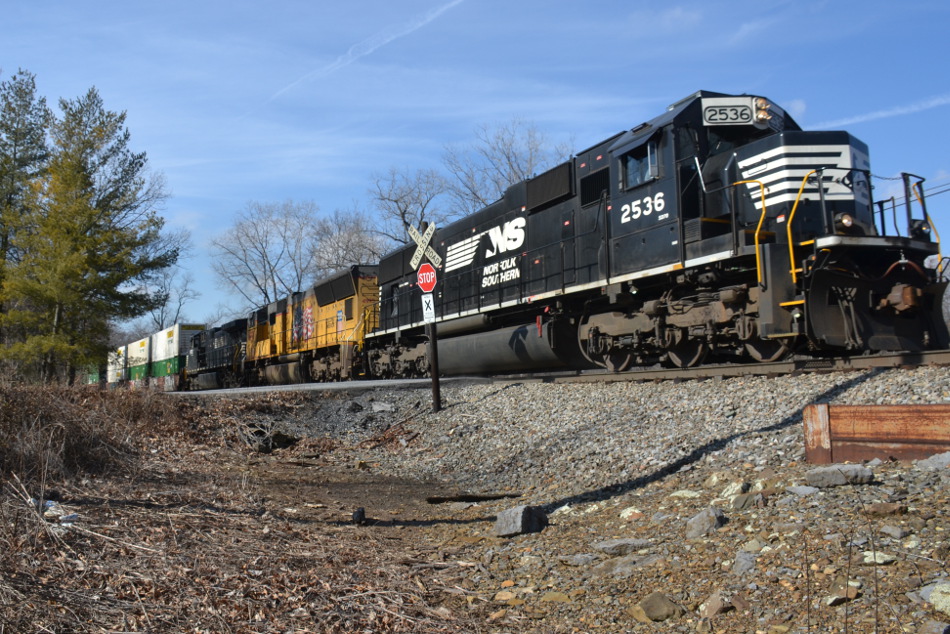 NS train 211 led by NS SD70 #2536 passes east through Linden, Virginia on 2/8/2018.