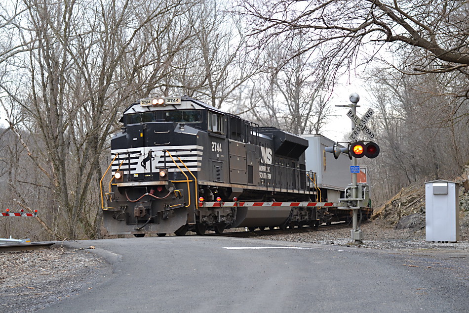 NS SD70M-2 #2744 leads train I14 east nearing Markham, Va on 3/6/2018.