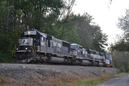 Norfolk Southern train 228 is led by NS SD70 #2576, D8-40CW #8463 andPRLX SD70MAC #9559 east through Markham, VA on 10/20/2018.