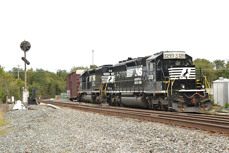 NS SD40-2s #3921 and #3410 rest at Front Royal, VA on 9/22/2018.