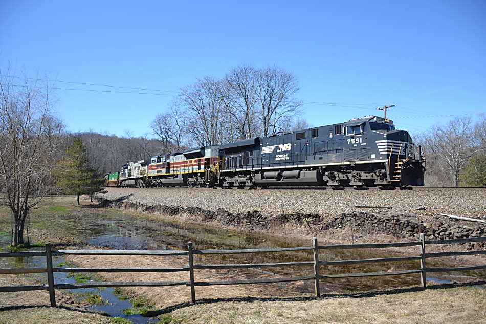 NS train 211 is led by NS ES-44DC #7591, SD70ACe #1074 (Delaware Lackawanna & Western heritage unit), and AC44C6M #4005 (special mane paint scheme) past Markham, VA on 3/5/2019.