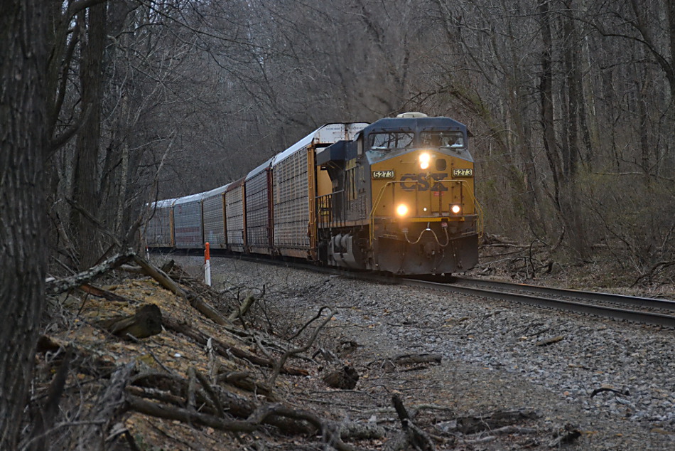 A single CSX unit led NS 290 up Linden Hill on 4/9/2018.