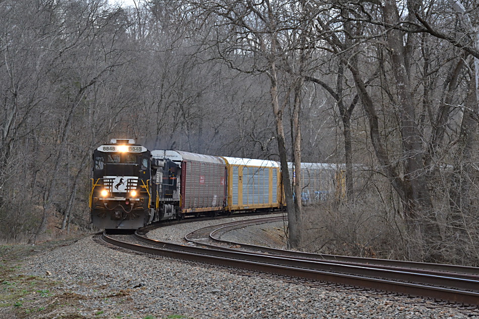 NS D9-40C #8848 led train 290 through Delaplane, VA on 3/3/2017.