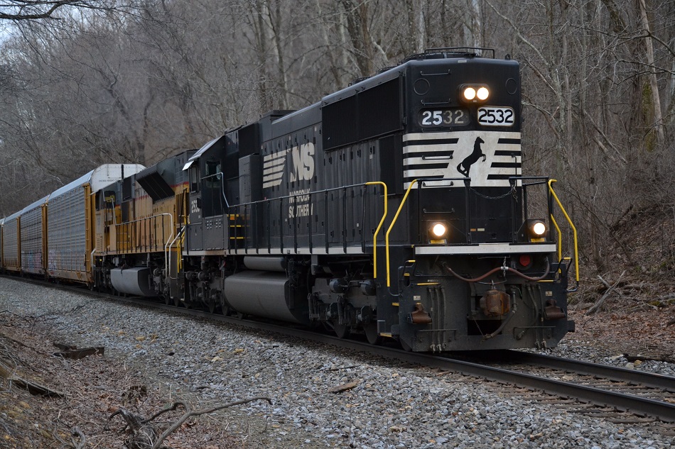NS SD70 #2532 running long hood forward led train 290 up Linden Hill on 2/25/2016.
