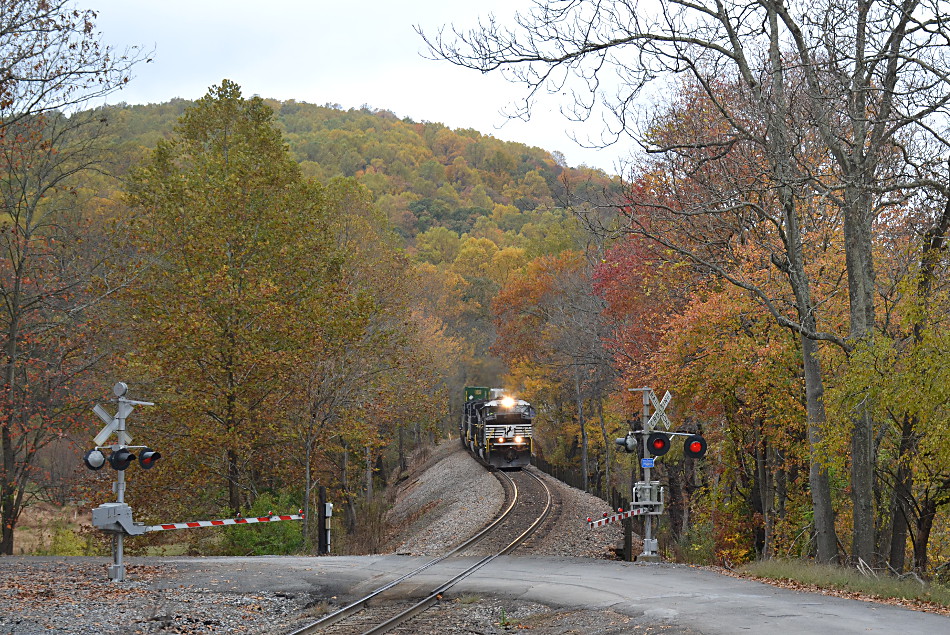 NS 211 is led west through Belle Meade (between Linden and Markham, Virginia) by SD70ACC #1820 on 10/29/2019.