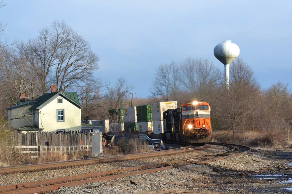 NS ES44AC #8105 (the Interstate Railroad Heritage Unit) led train 214 west on the B-line through Marshall, Virginia on 1/25/2020. 