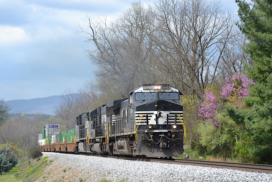 NS train 211 is led by AC44C6M #4024, SD70ACC #1826, and AC44C6M #4252 east on the B-line near Front Royal, VA on  4/7/2020.  