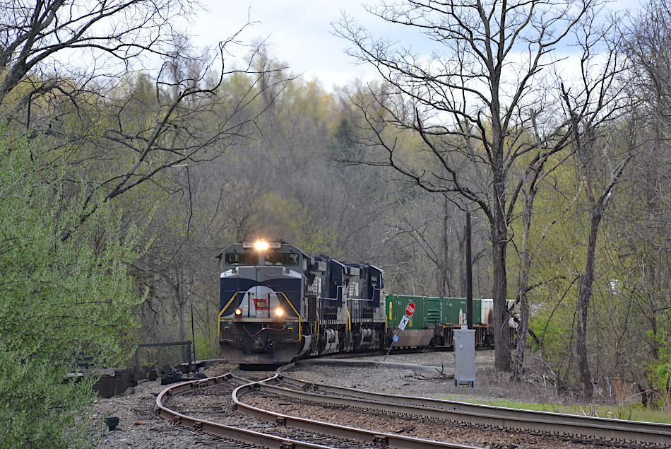 NS SD70ACe #1070 (the Wabash heritage unit) leads train 211 east at Linden, Virginia on 4/10/2020.