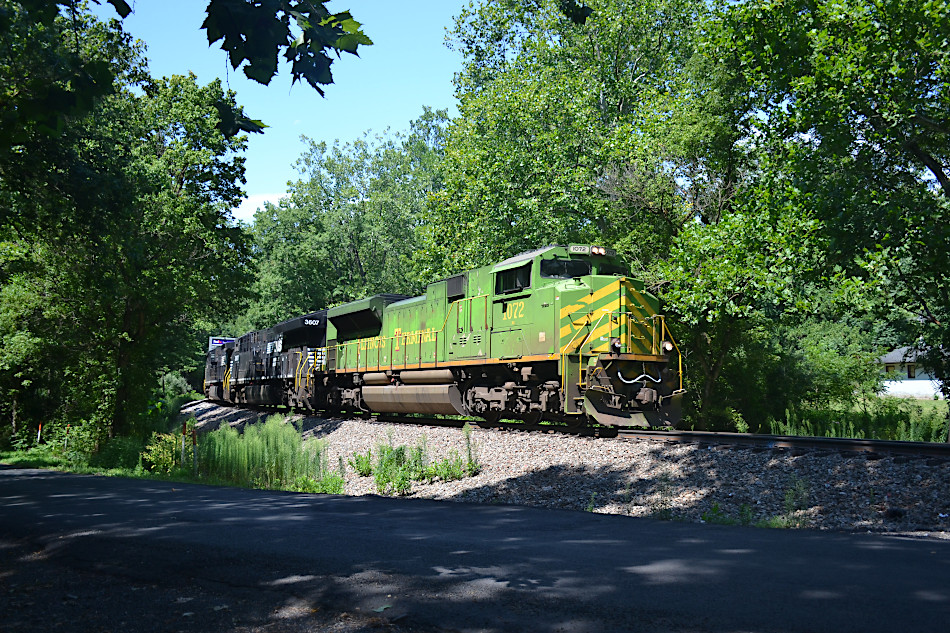 NS SD70ACe #1072 (Illinois Terminal Railroad heritage unit) led train 211 east near Markham, VA on the NS B-line on 8/11/2020.