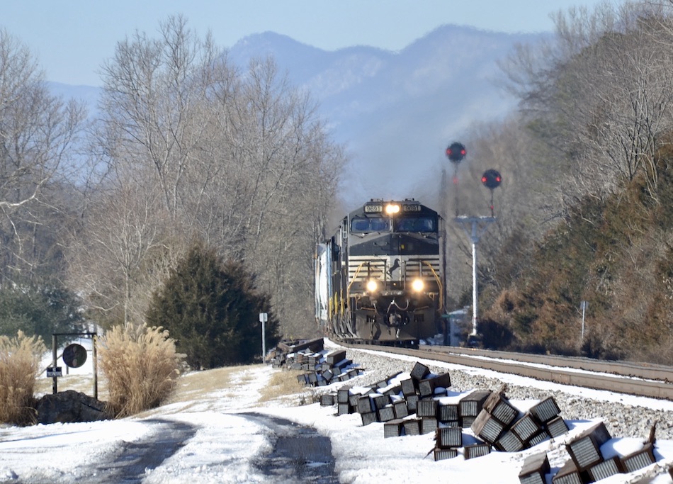 NS Train 12Z is led by D9-44CW #9691 northbound near Bentonville, VA on 2/21/2021.