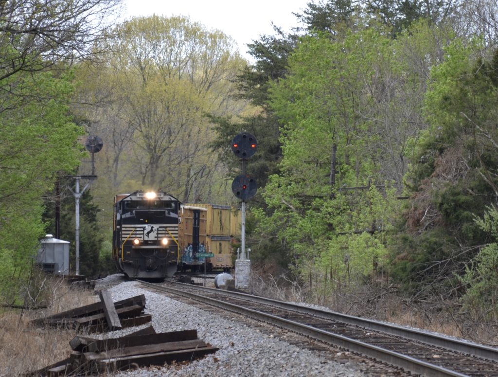 NS train 16T northbound past the CPL signals at Bentonville, VA on 4/17/2021.