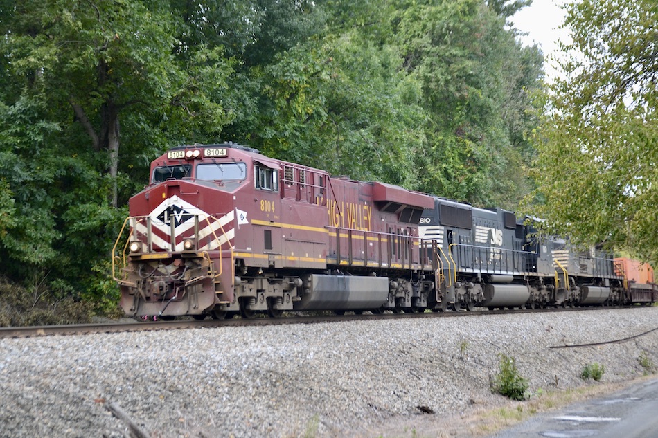 Norfolk Southern ES44AC #8104 (Lehigh Valley Railroad heritage unit) leading a short train 25A (formerly 211) east through Markham, Virginia